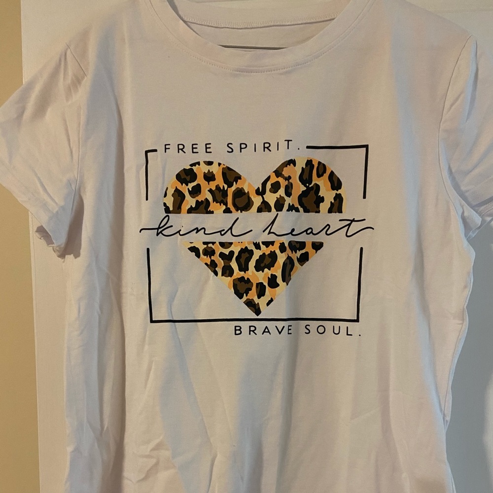 white graphic tee